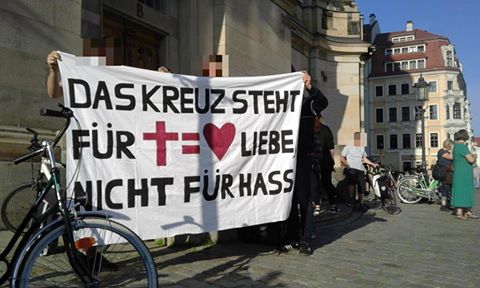 Demonstration vor der Frauenkirche